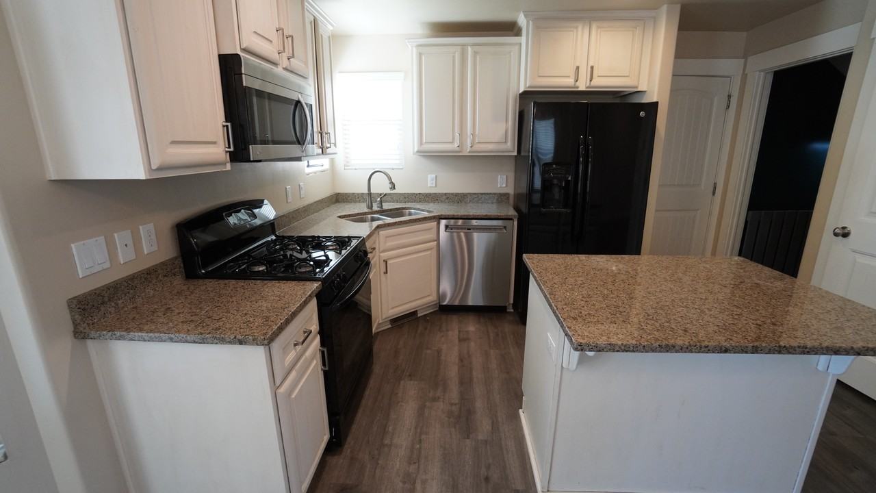 870 W Steeple Chase Dr - Photo 5 of 32