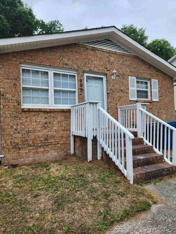 901 Elmira Ave