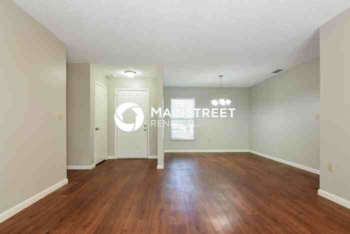 5420 Southgrove Pl - Photo 3 of 16