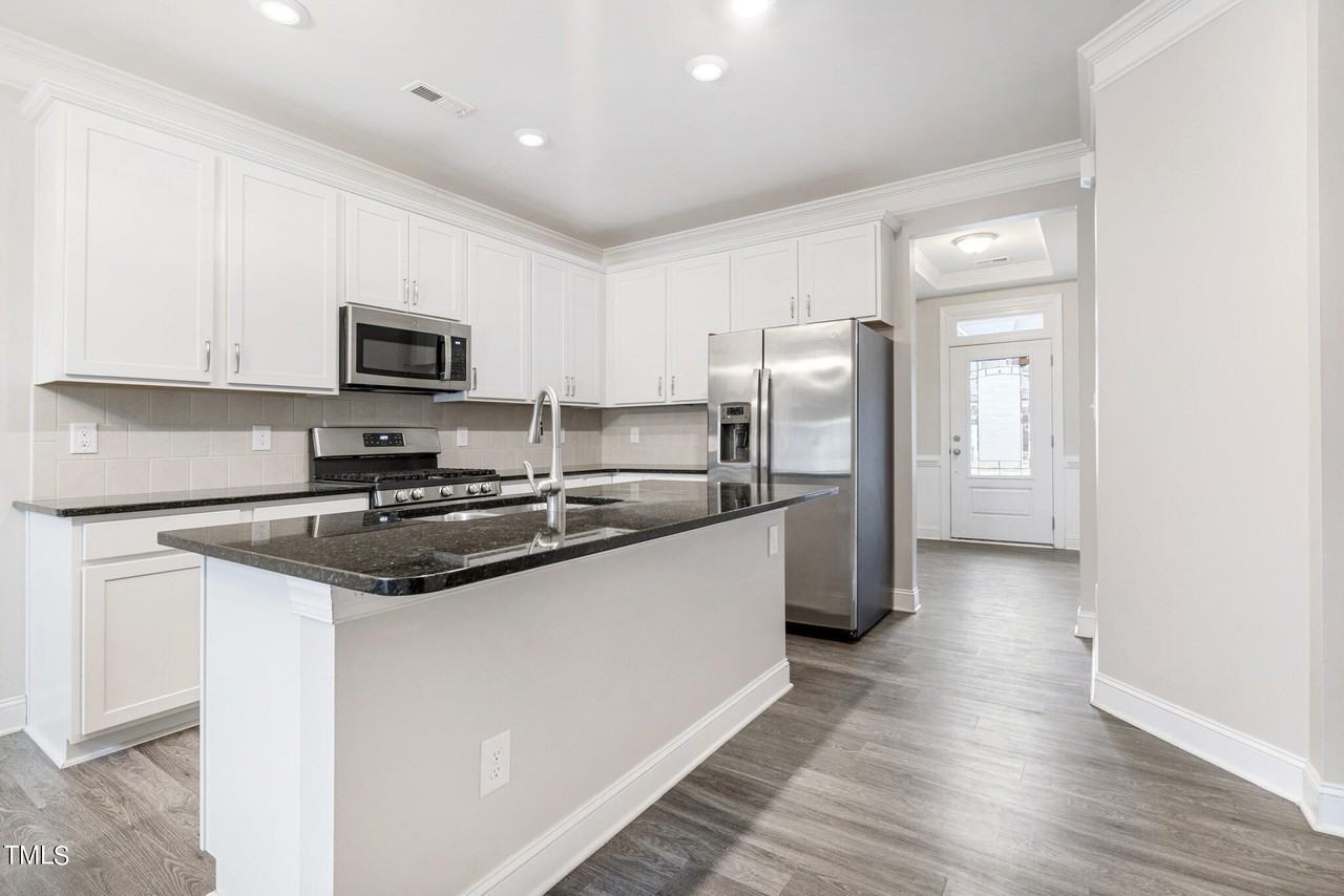 1057 Arbor Edge Ln - Photo 7 of 26