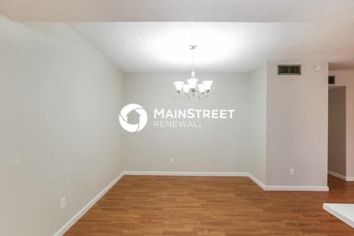 2807 N 45th Dr - Photo 5 of 16