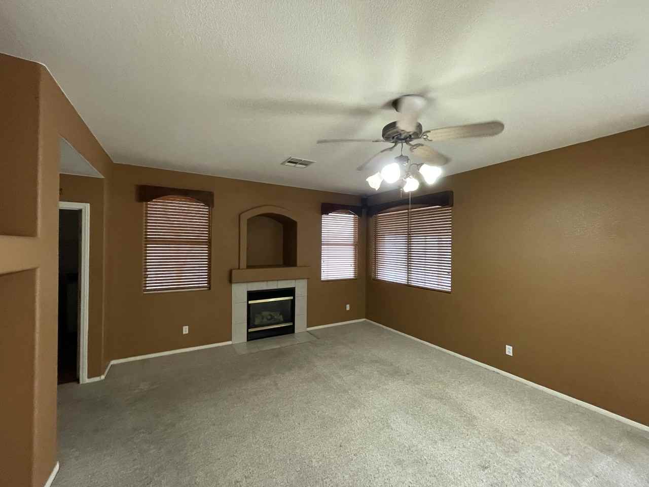 105 Parker Ranch Dr - Photo 2 of 11