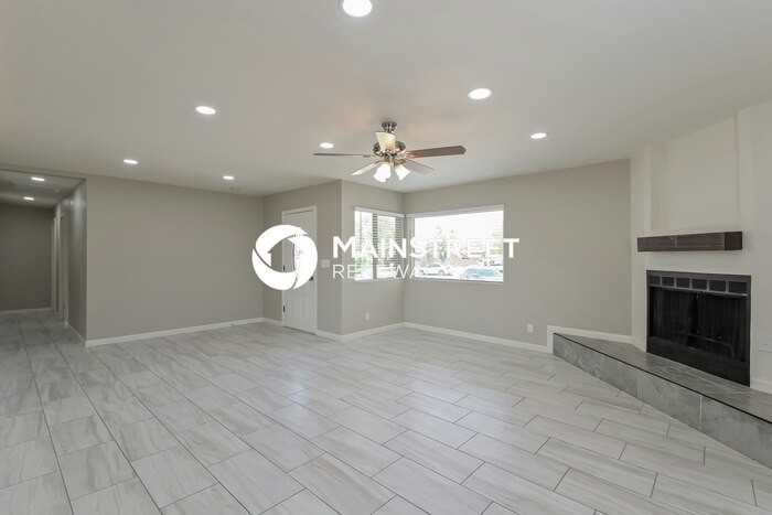 3410 S Lakeside Pl - Photo 4 of 16