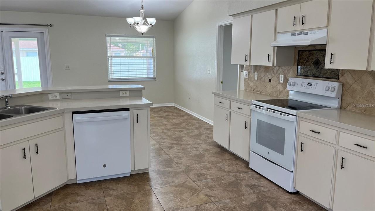 4607 Great Blue Heron Dr - Photo 5 of 11