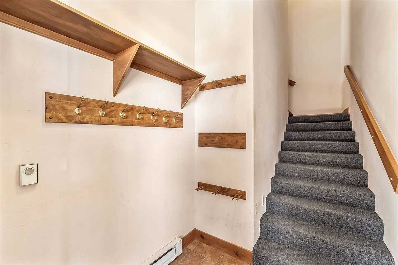211 Main St #8 - Photo 4 of 11