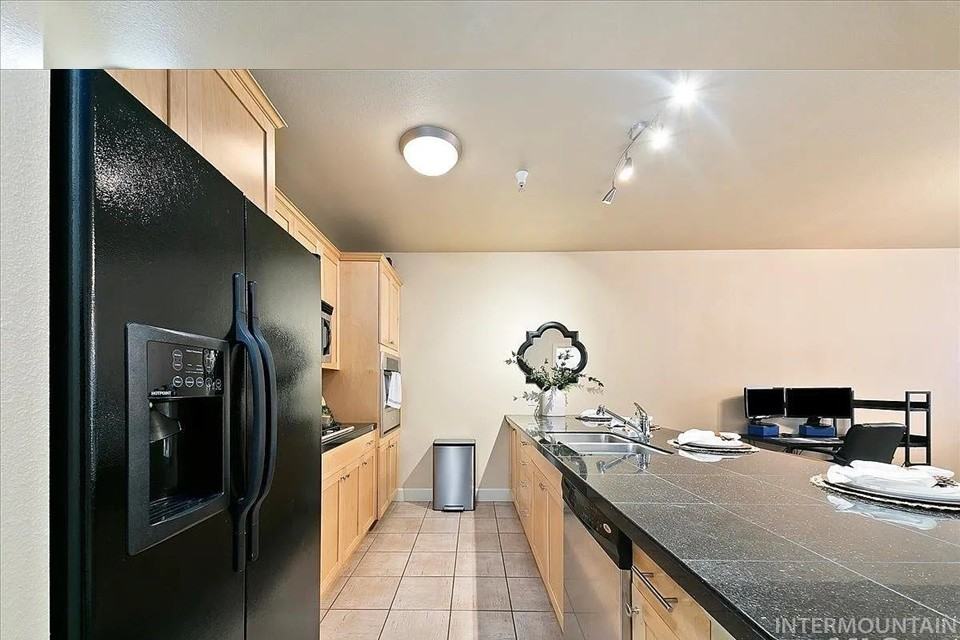 412 S 13th St #208 - Photo 3 of 11