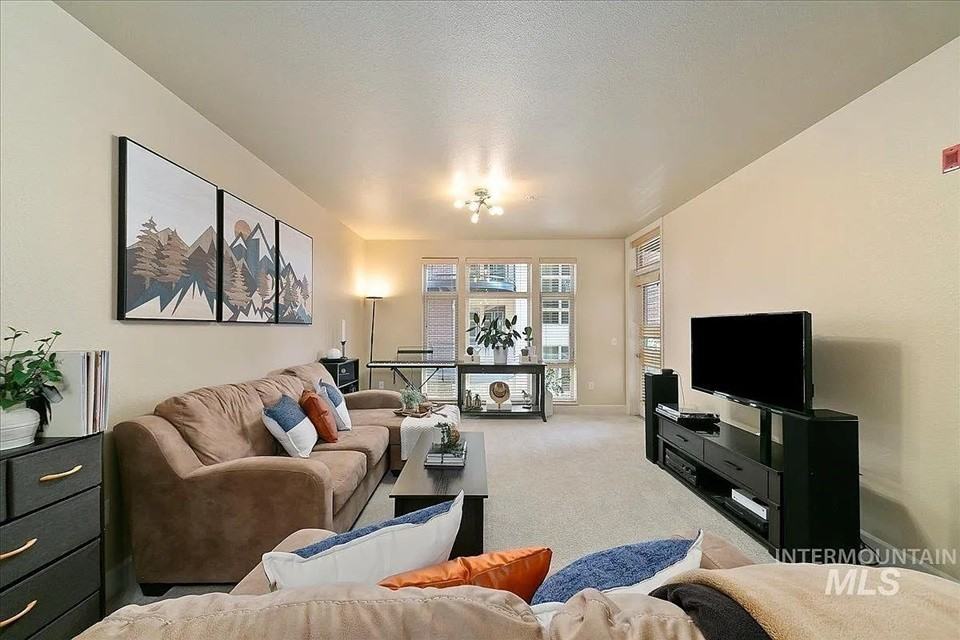 412 S 13th St #208 - Photo 4 of 11