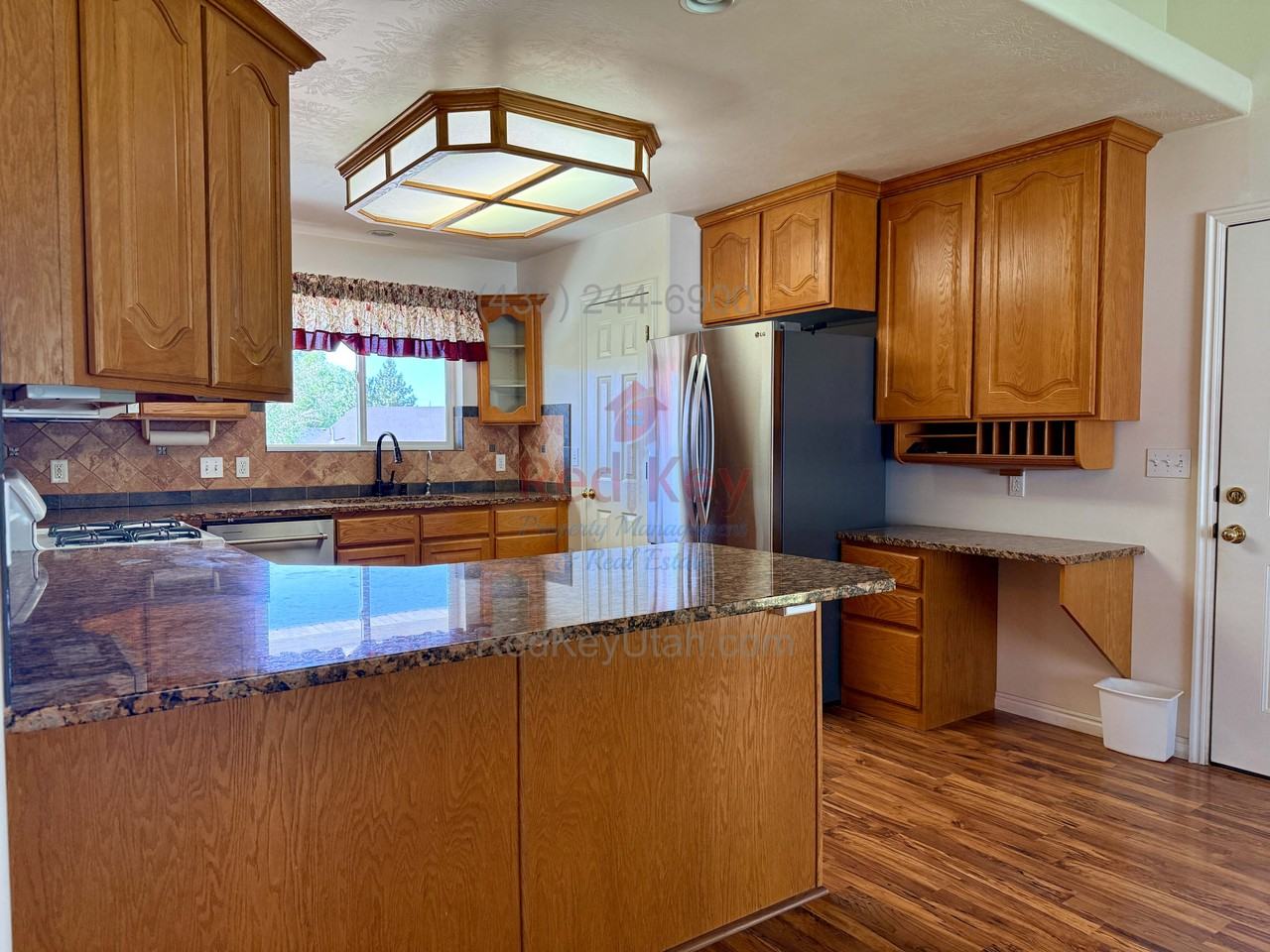 1602 E Breeze Dr - Photo 3 of 34