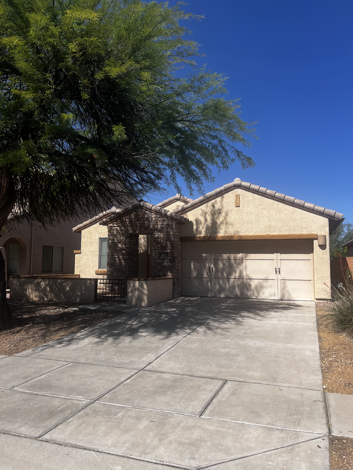 13555 N Barlassina Dr - Photo 2 of 34