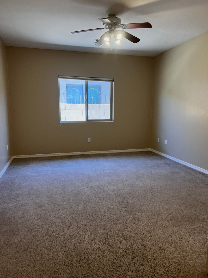 13555 N Barlassina Dr - Photo 4 of 34