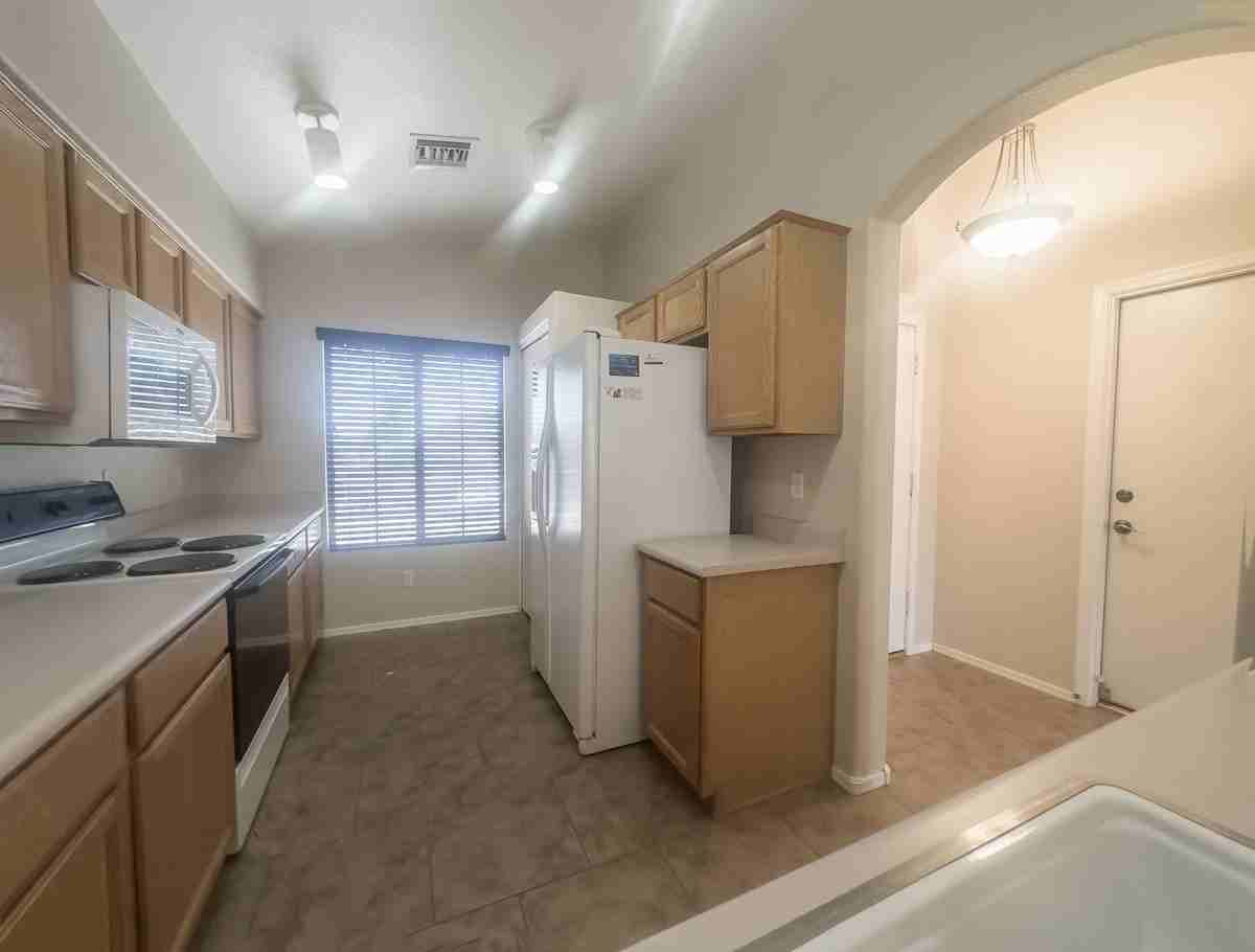 13843 W Fargo Dr - Photo 4 of 18