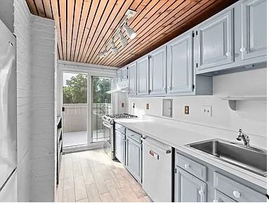 18 Medfield St #6 - Photo 3 of 6