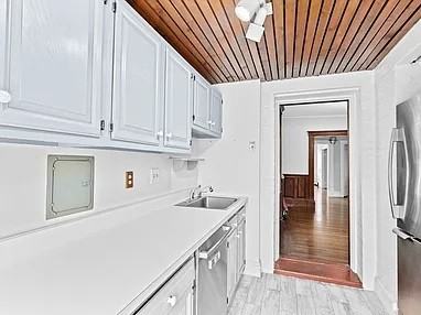 18 Medfield St #6 - Photo 4 of 6