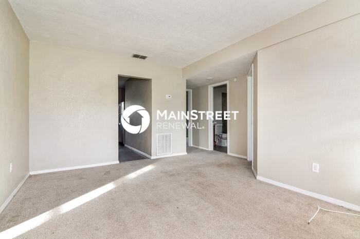 2184 Colonial Ave - Photo 3 of 16