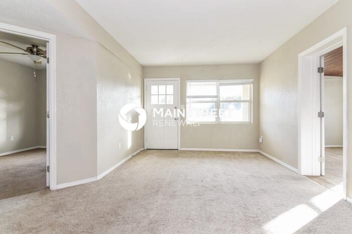 2184 Colonial Ave - Photo 4 of 16