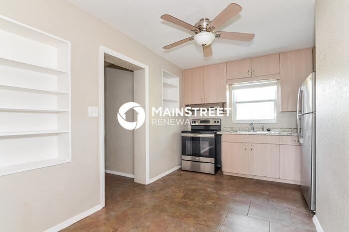2184 Colonial Ave - Photo 5 of 16