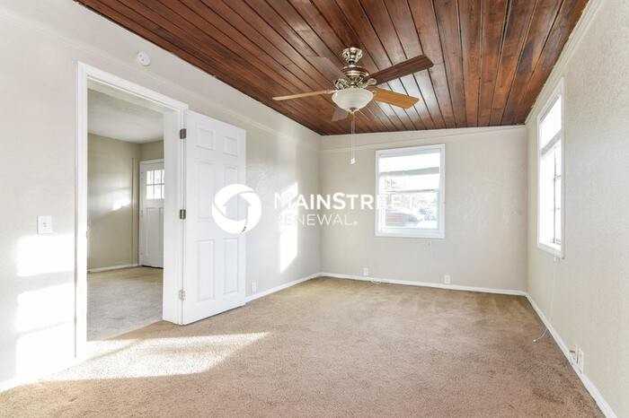 2184 Colonial Ave - Photo 7 of 16