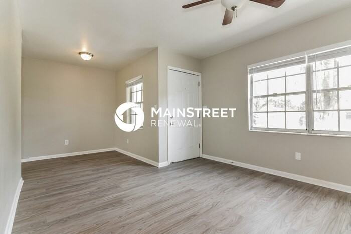 4208 King Alfred Dr - Photo 3 of 16