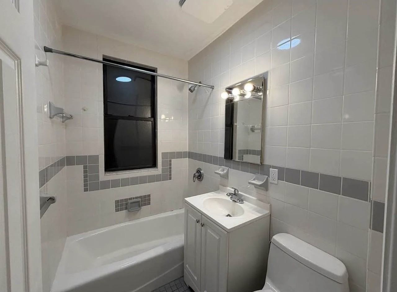 4731 43rd St #2R - Photo 3 of 7