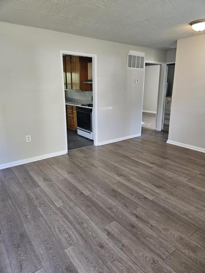 2939 W 10th Ave - Photo 3 of 11