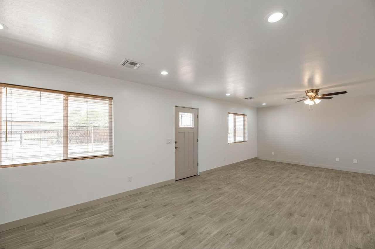 801 E 2nd St #B - Photo 5 of 15