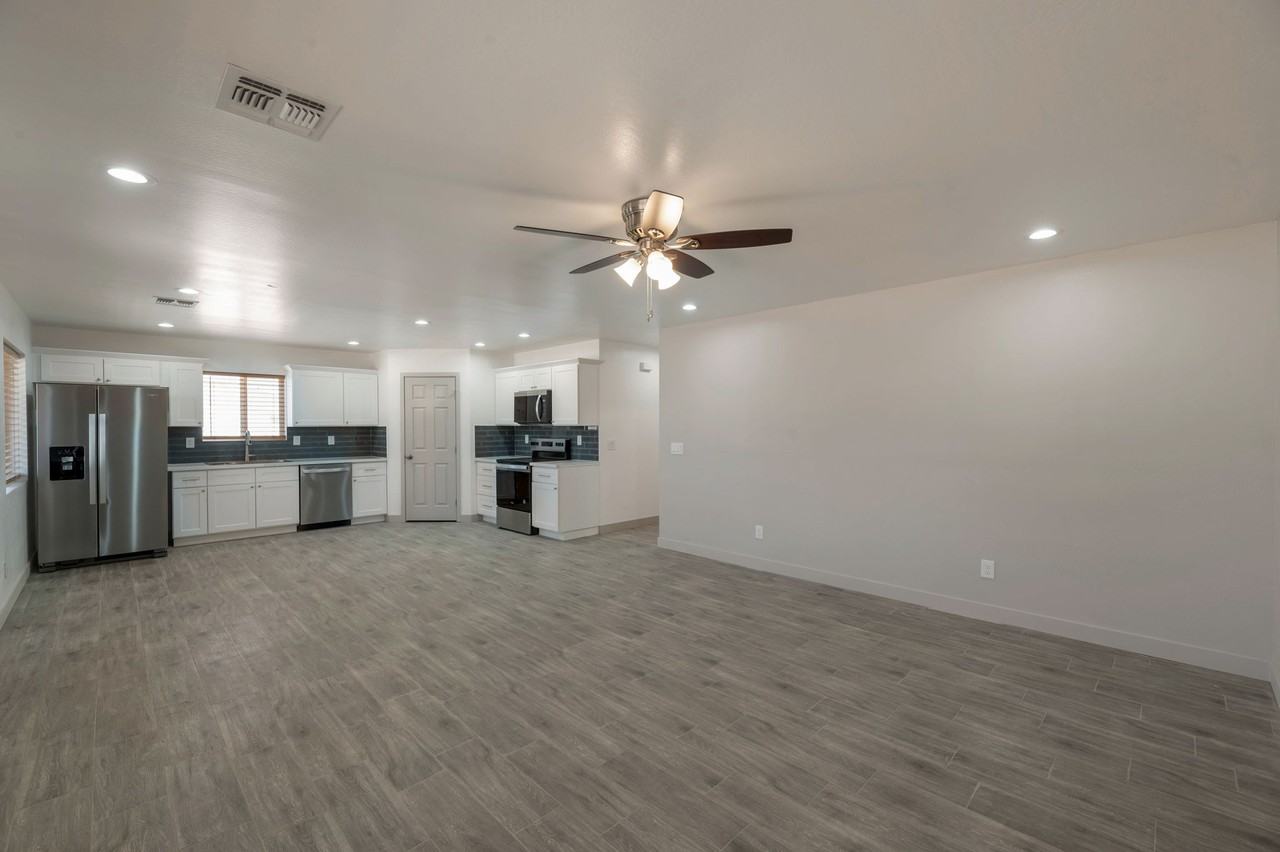 801 E 2nd St #A - Photo 2 of 15