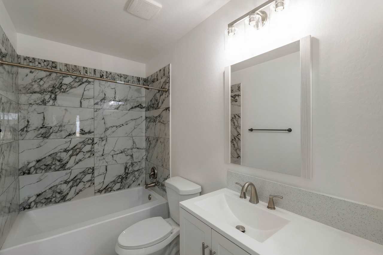 801 E 2nd St #A - Photo 7 of 15