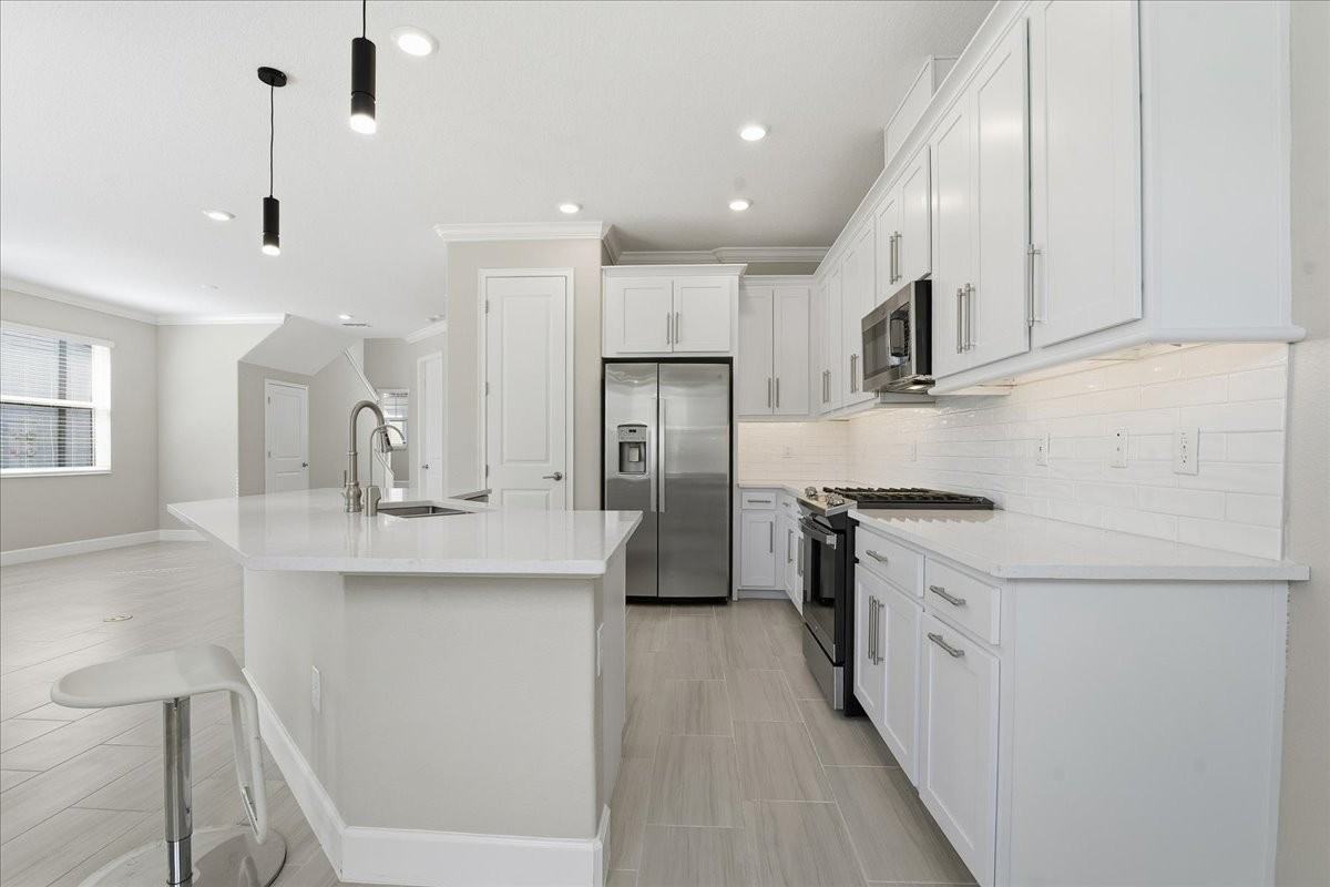 4664 Lagona Ln - Photo 5 of 50