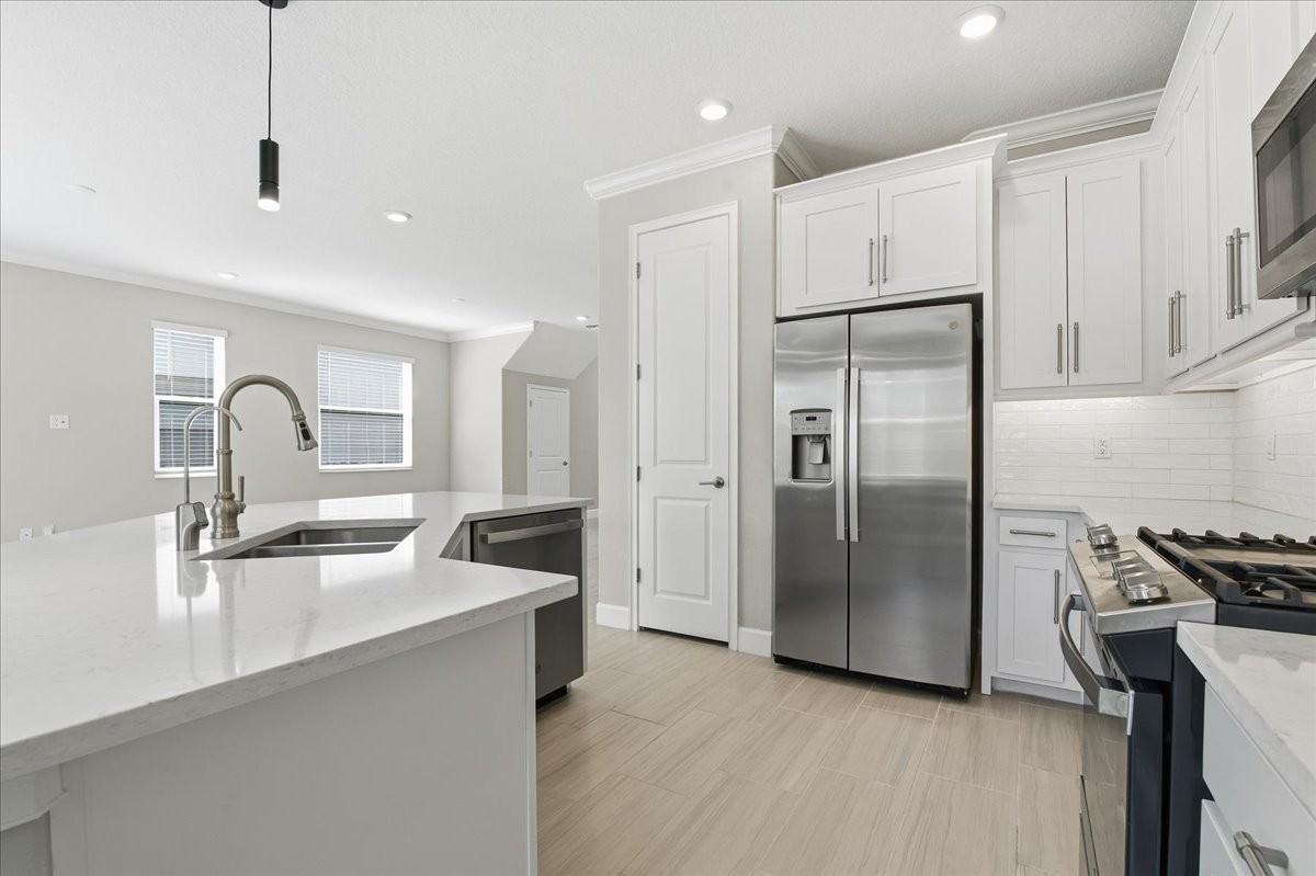 4664 Lagona Ln - Photo 6 of 50