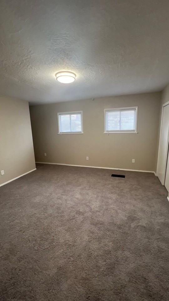 523 Orchard St - Photo 5 of 14