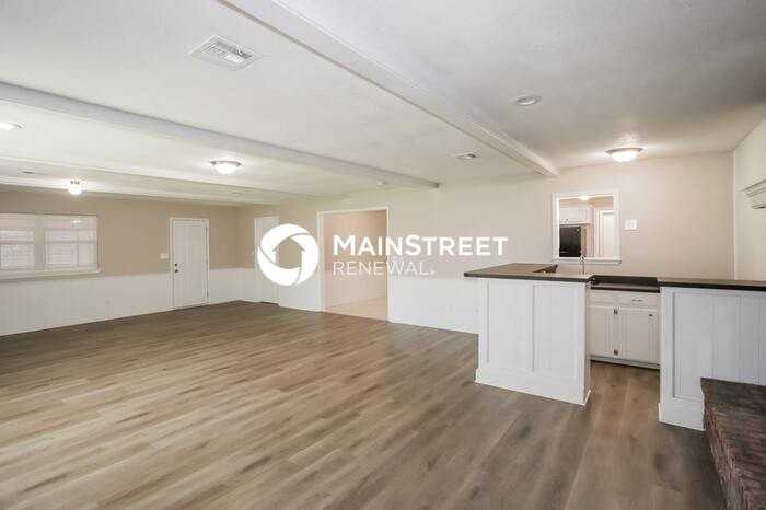 3104 Saint John Ave - Photo 3 of 16