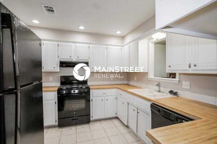 3104 Saint John Ave - Photo 4 of 16