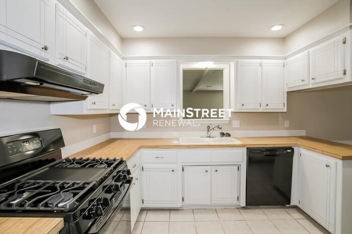 3104 Saint John Ave - Photo 5 of 16