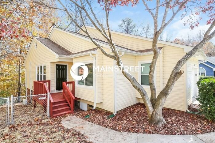 3800 King Edward Ct - Photo 4 of 17