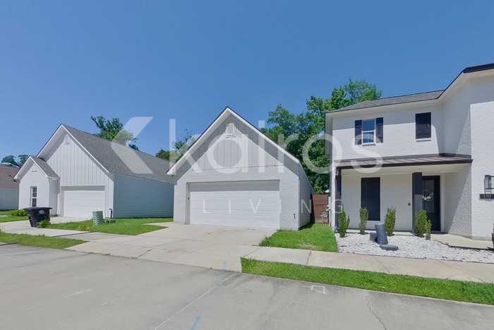 6410 Roux Dr - Photo 4 of 25