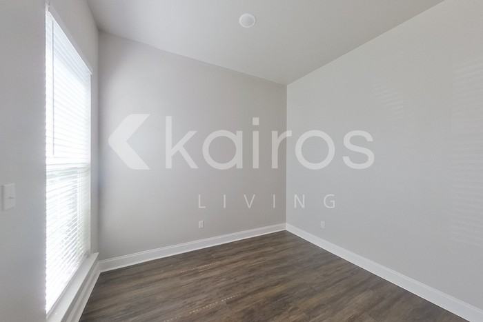 6410 Roux Dr - Photo 5 of 25