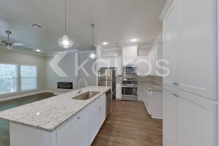6410 Roux Dr - Photo 7 of 25