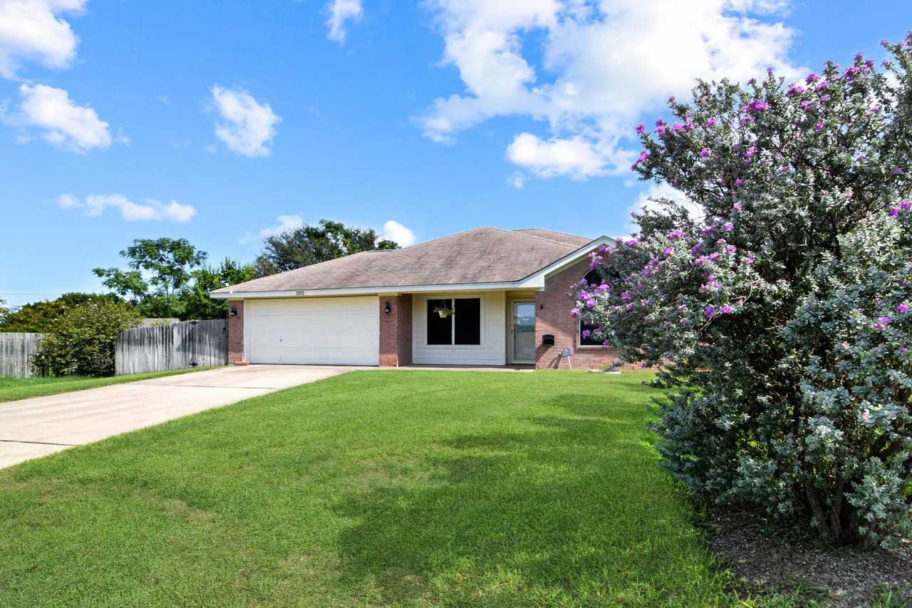 1202 Frio St - Photo 3 of 21