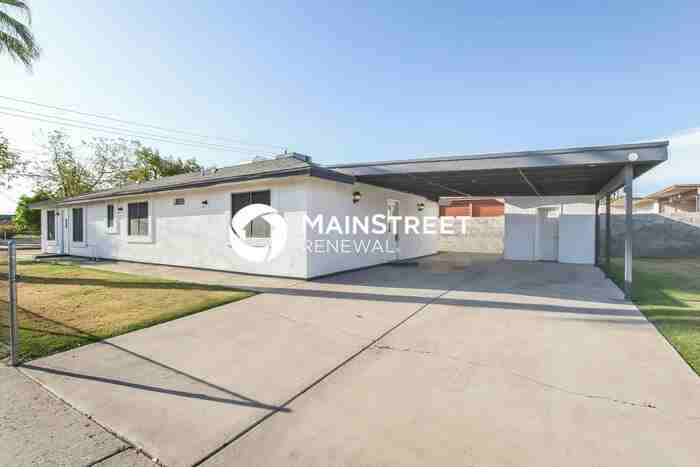 11635 N 83rd Ave - Photo 3 of 16