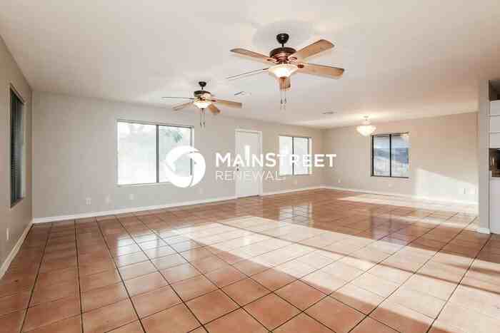 11635 N 83rd Ave - Photo 5 of 16