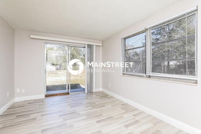 2261 Conway Dr - Photo 5 of 16