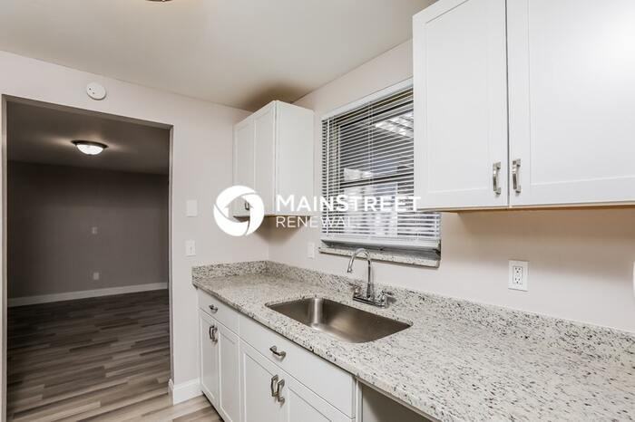 2261 Conway Dr - Photo 6 of 16