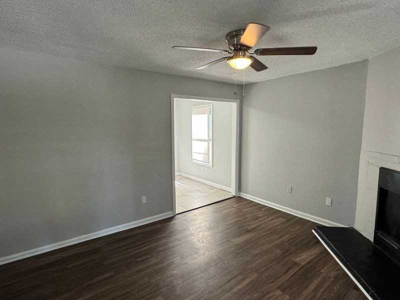 5018 Deneen Dr - Photo 3 of 15