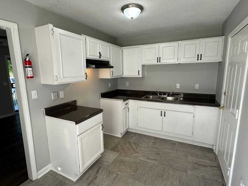 5018 Deneen Dr - Photo 4 of 15