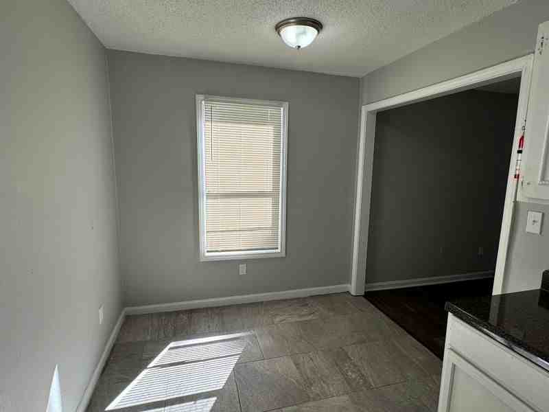 5018 Deneen Dr - Photo 5 of 15