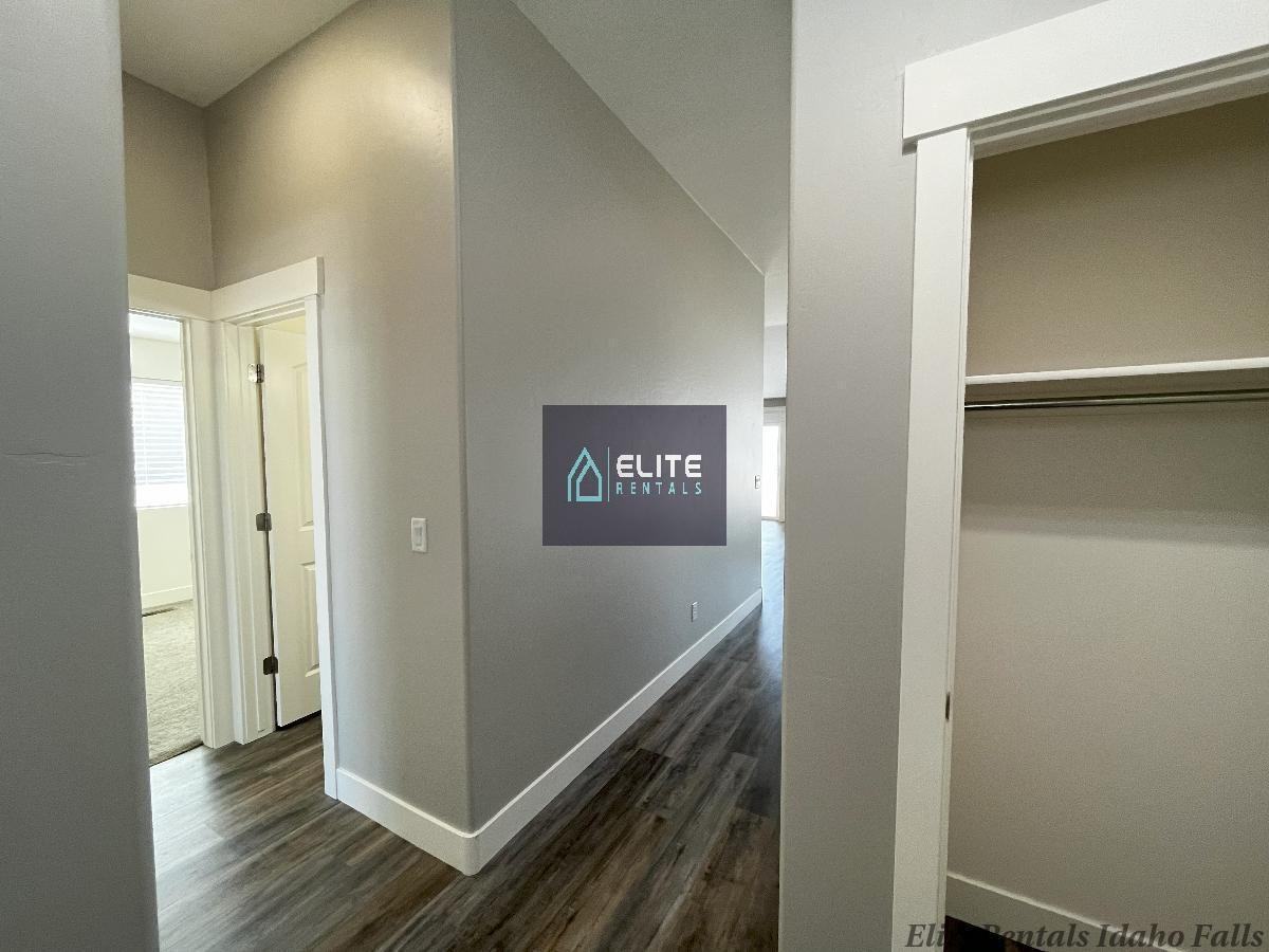 3987 N Livingston Ave - Photo 3 of 22