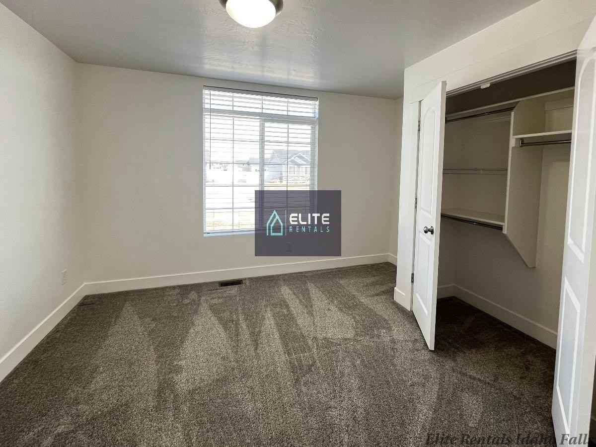 3987 N Livingston Ave - Photo 4 of 22