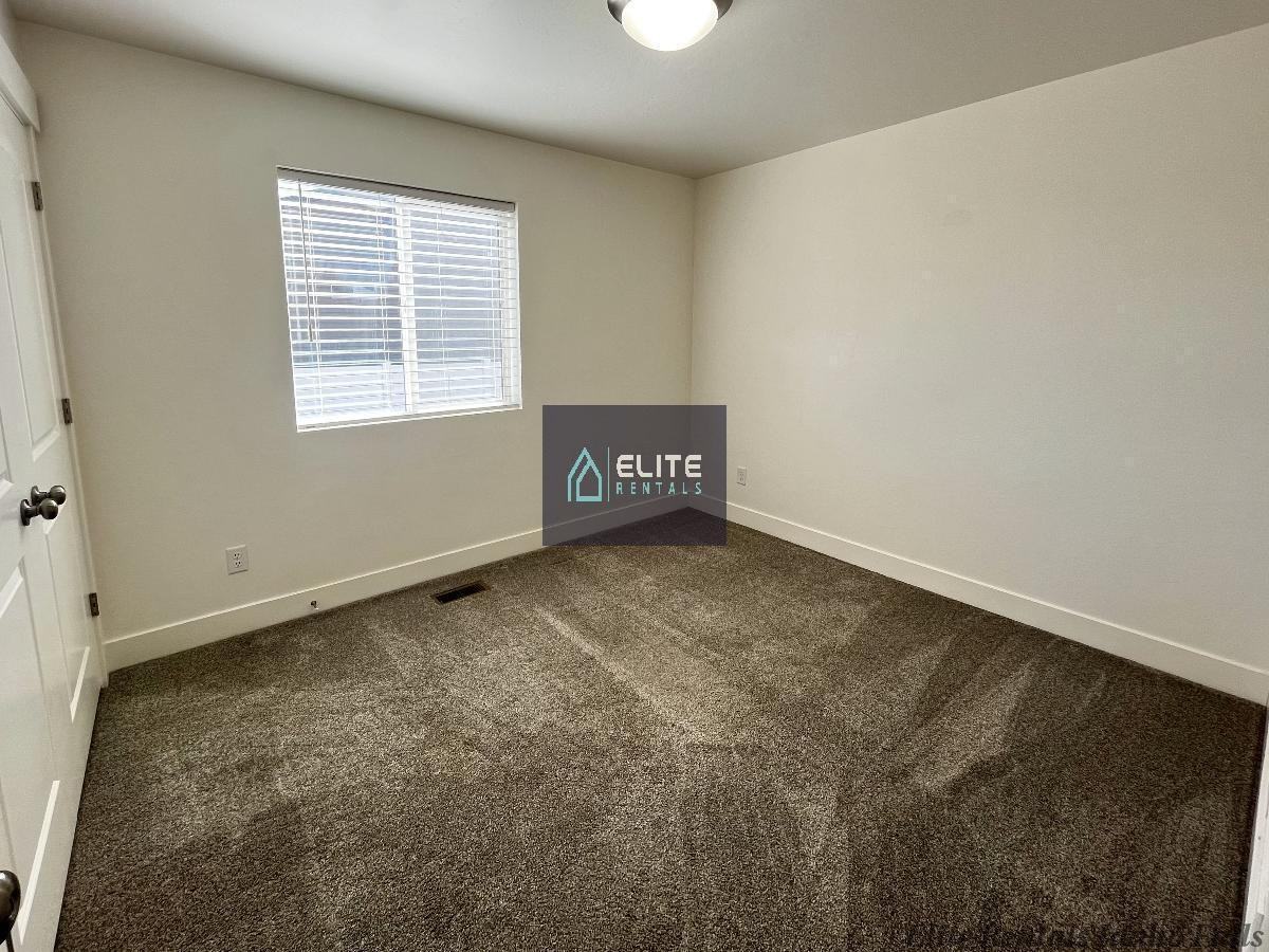 3987 N Livingston Ave - Photo 5 of 22