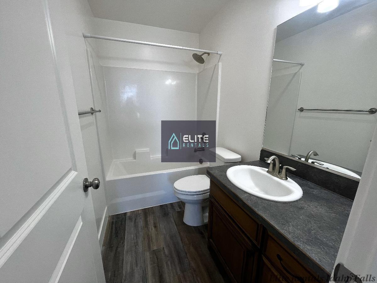 3987 N Livingston Ave - Photo 6 of 22