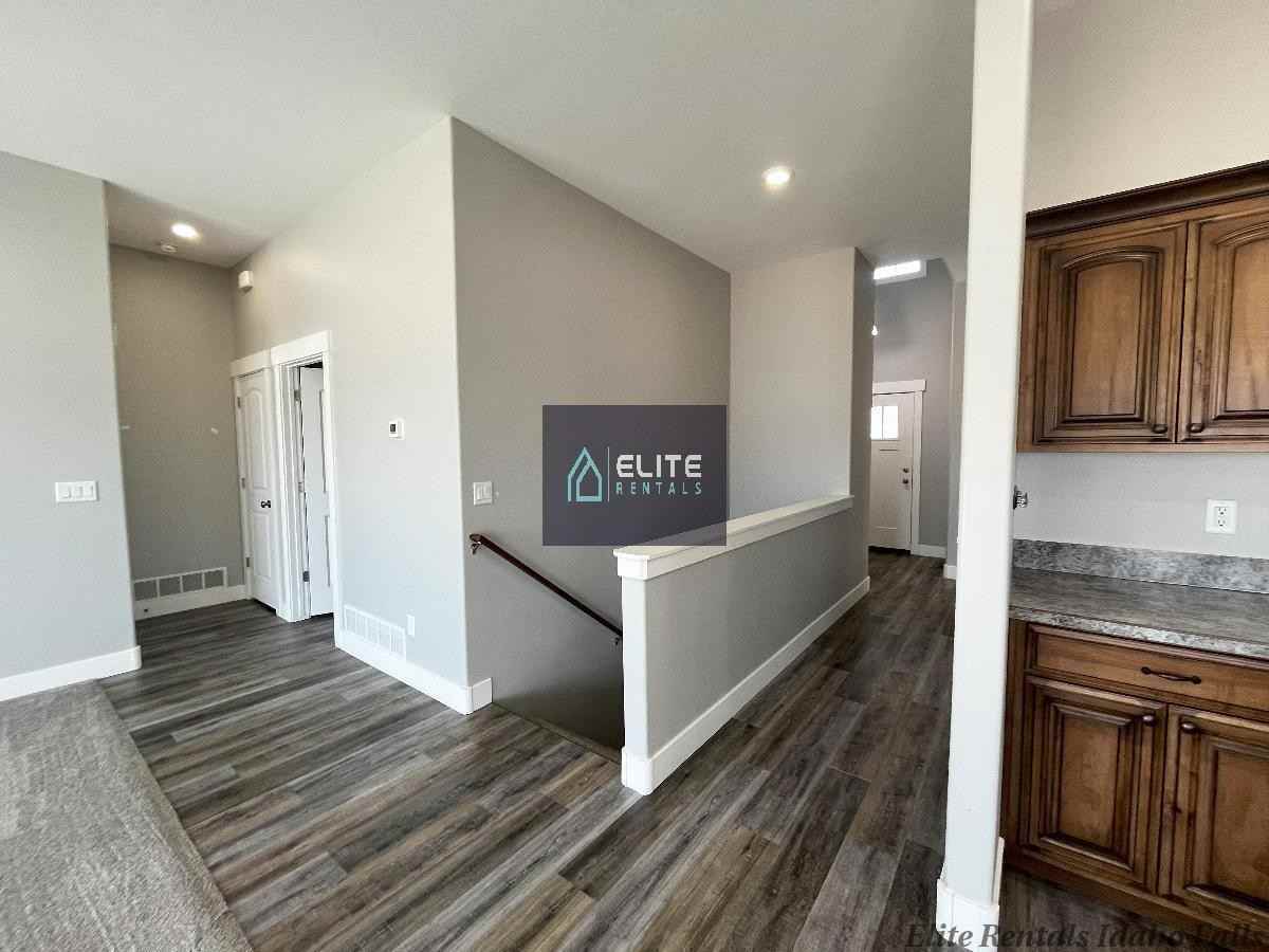 3987 N Livingston Ave - Photo 7 of 22